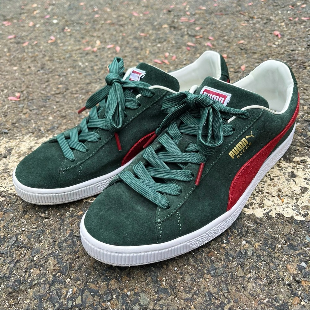 • PUMA • Suede Vintage Sneakers in Green & Red • Gold Logo • Size 9 •